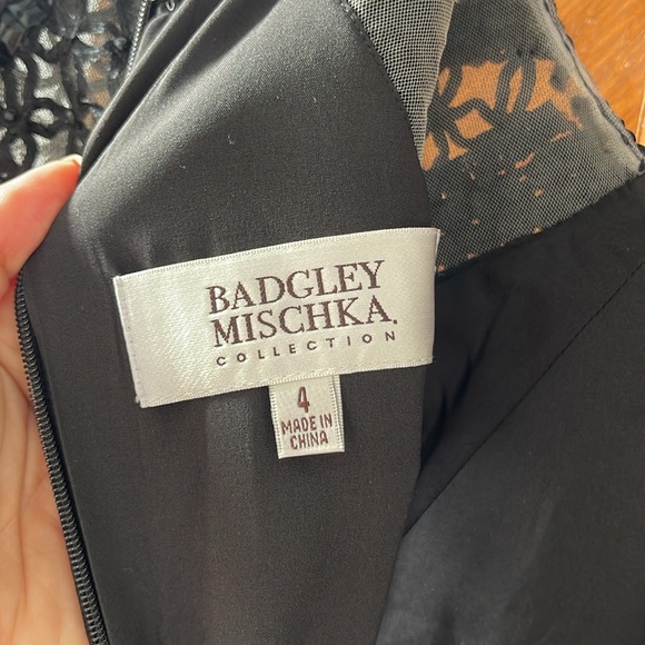 Badgley Mischka beaded cap sleeves gown. 4 - Picture 8 of 11